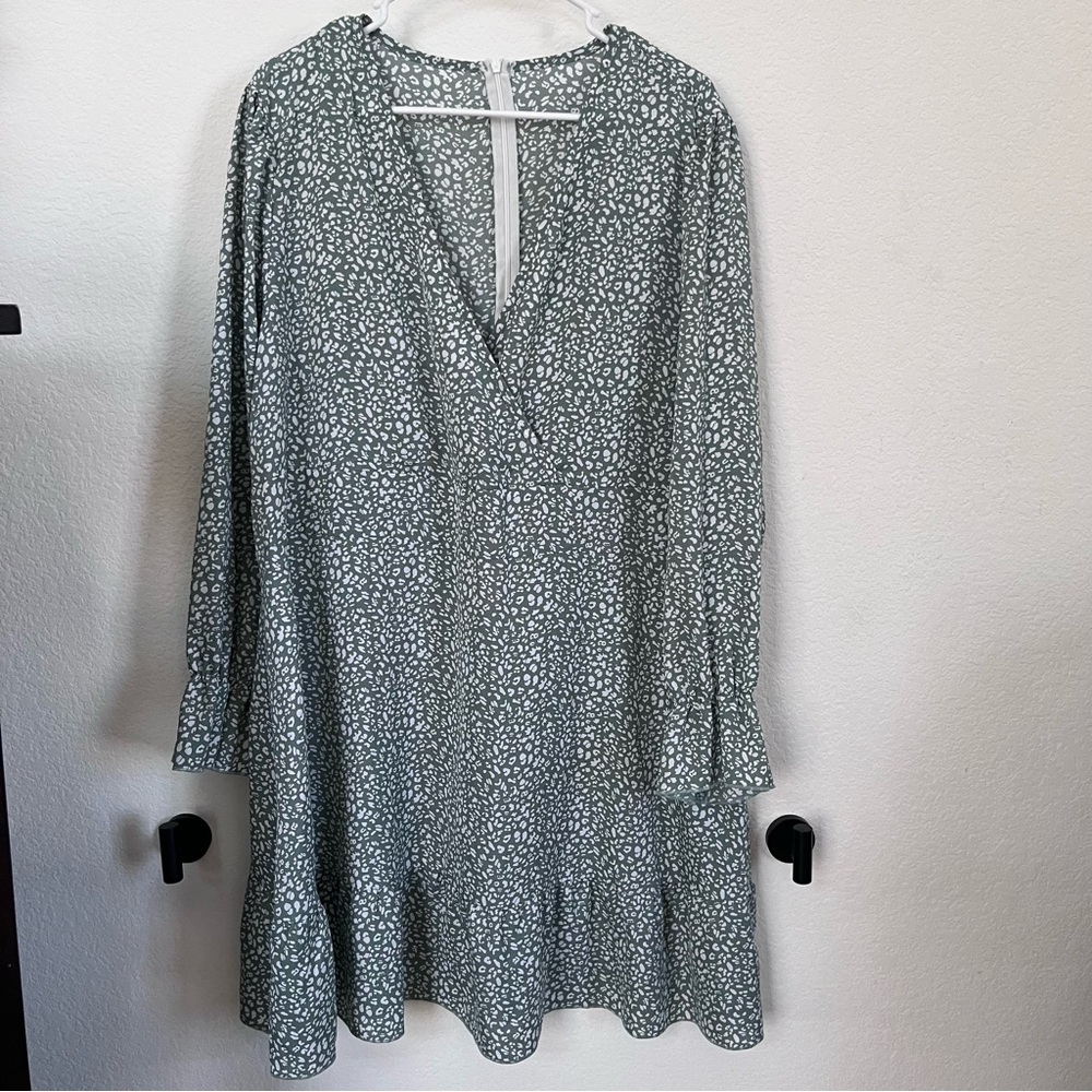 Curve 3XL Green Mini Dress with white accent flowers.